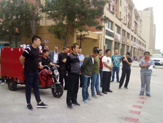 县公安消防大队在中央公元社区召开现场会
