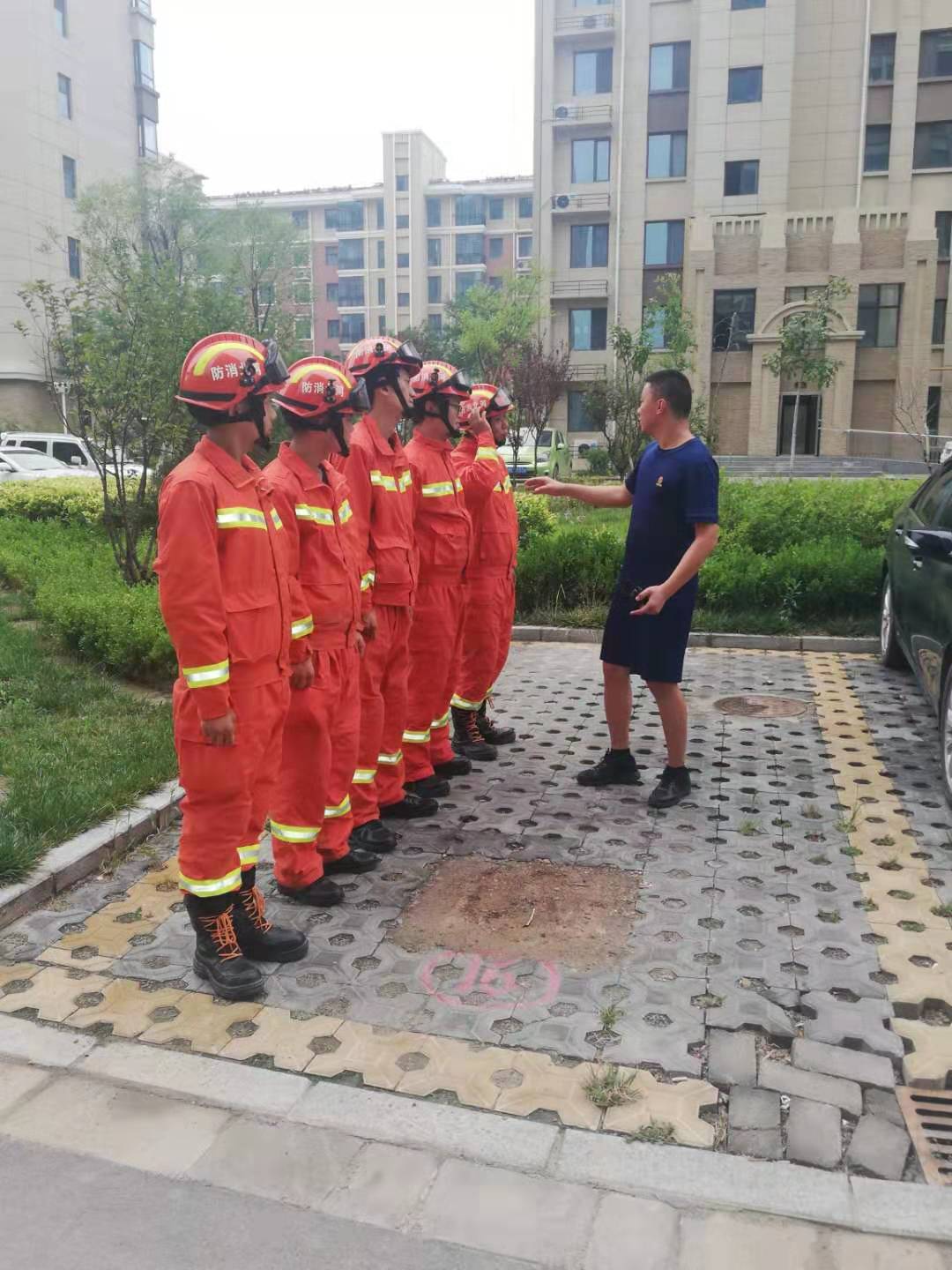 消防演练进小区--提高实战促平安