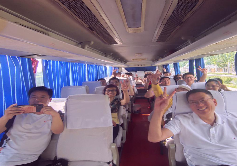 哲学践行谱新篇  红旗飘上太子岩