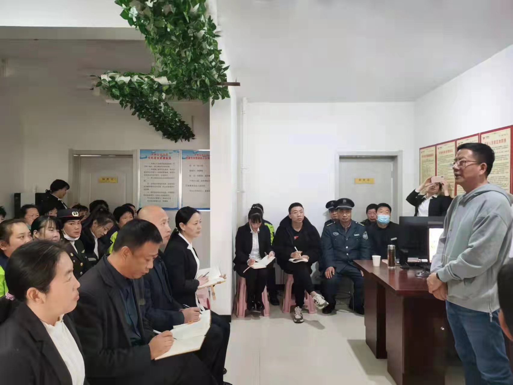 为福集团总裁参加物业事业部组织架构 调整会议