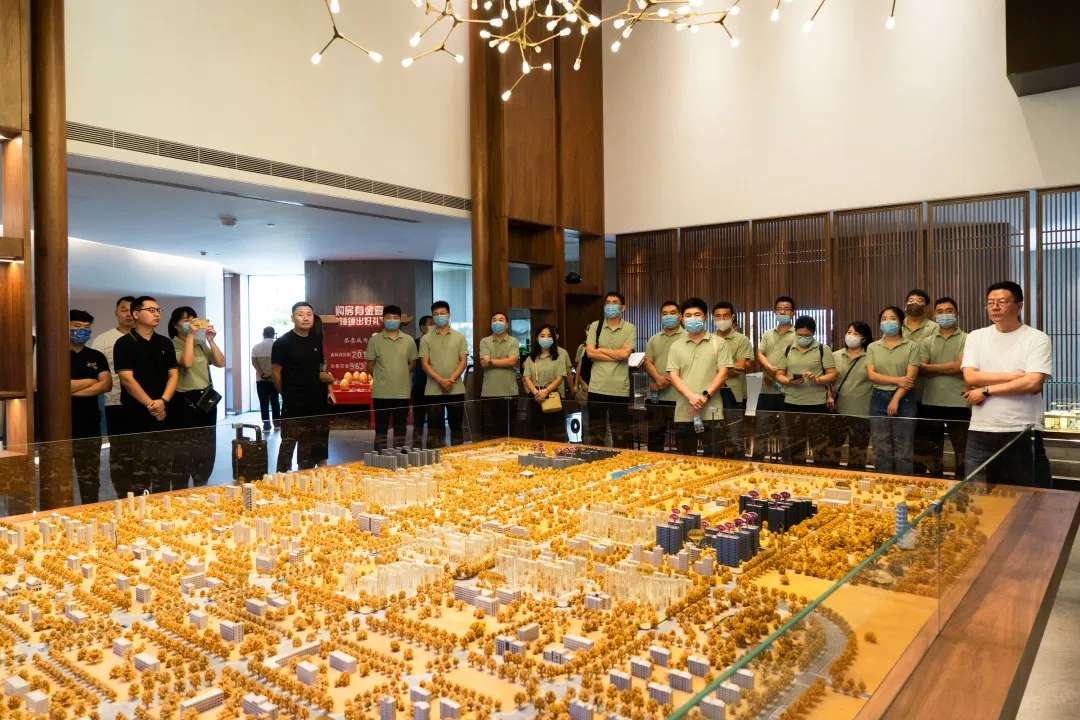 为福集团高管团队，走进河南冶都置业参观交流