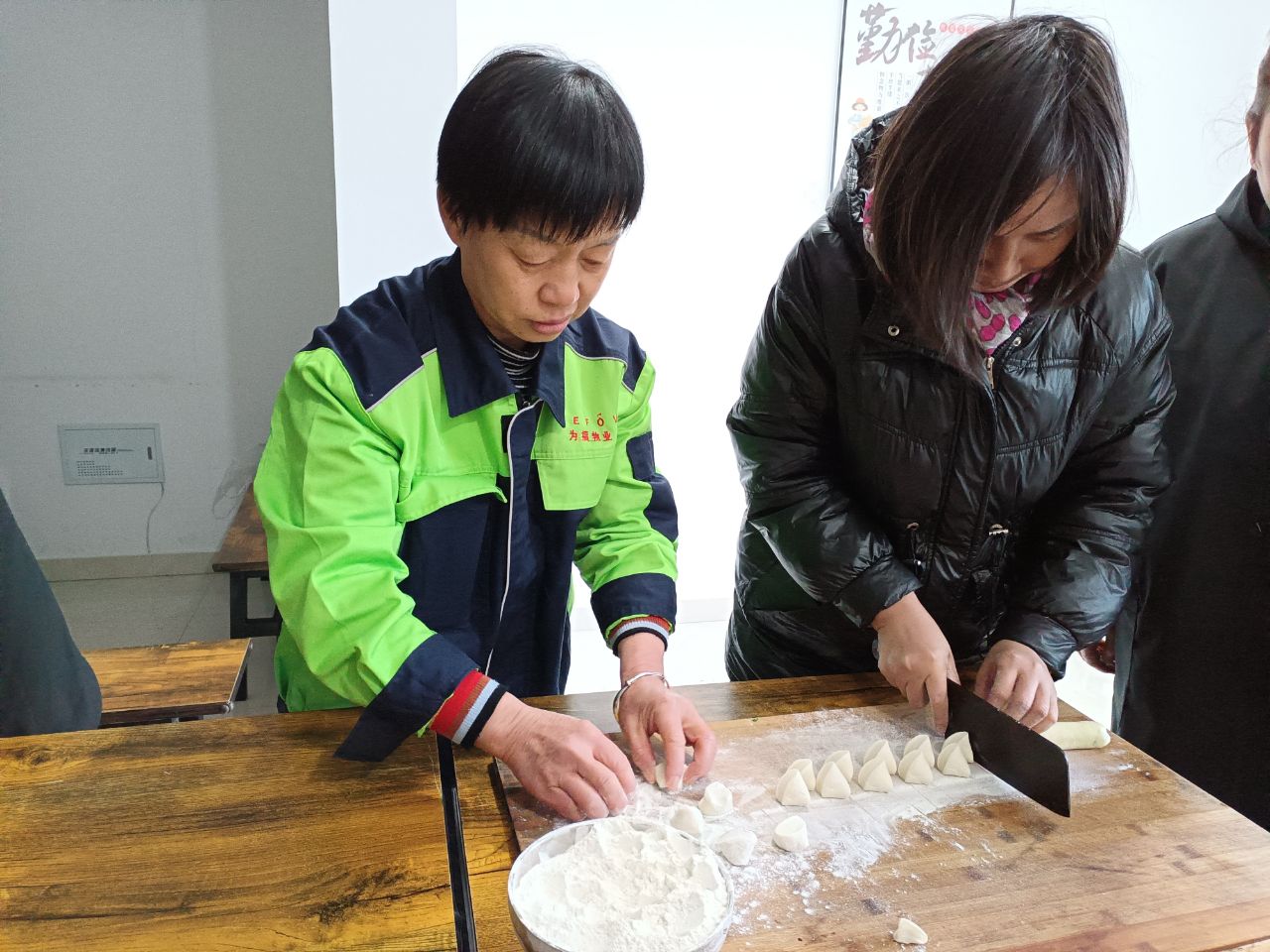 冬至佳节，温馨相伴 | 我们一起包饺子