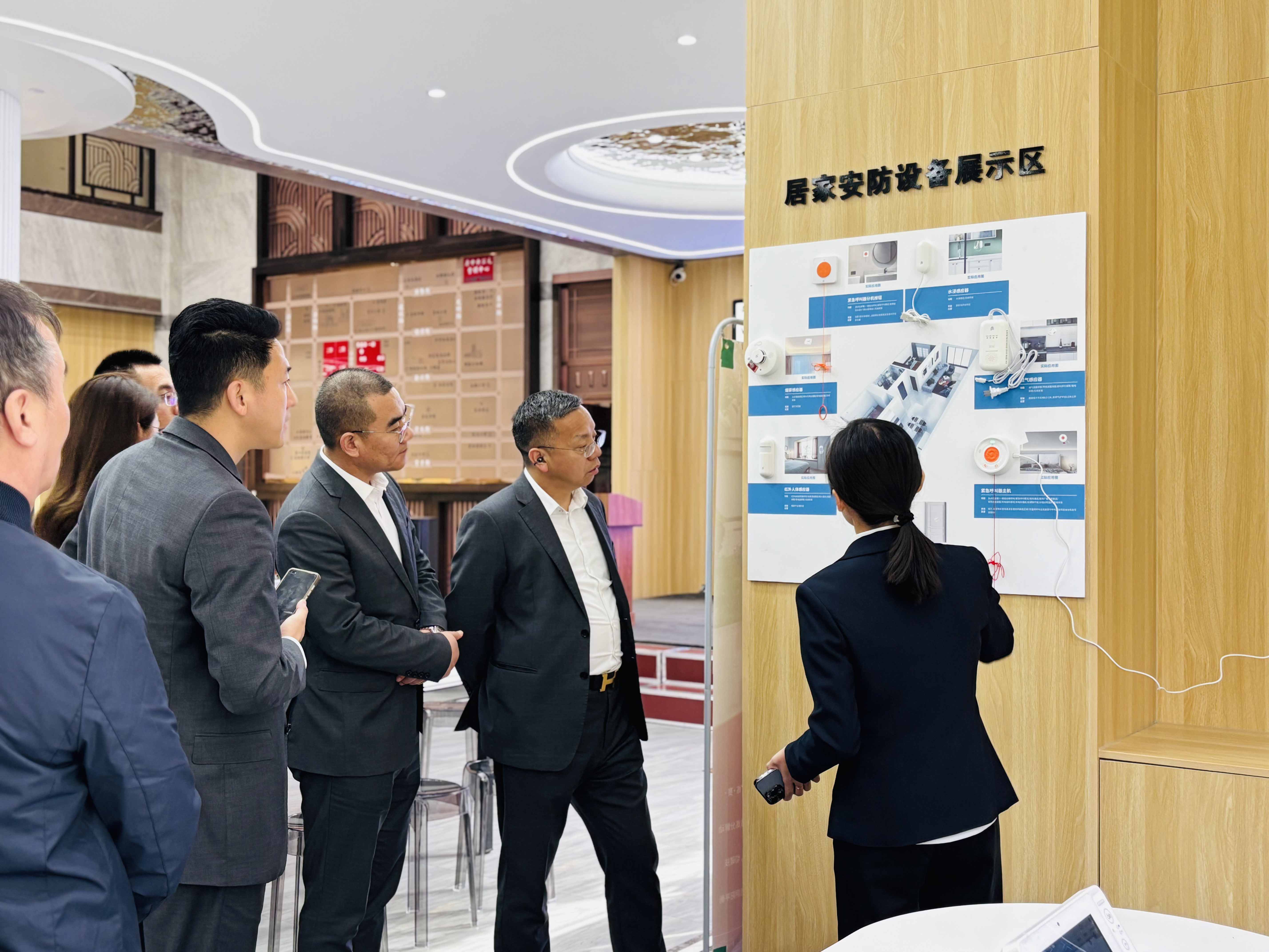山东展浩地产集团代表走进为福集团，共探适老地产发展新路径
